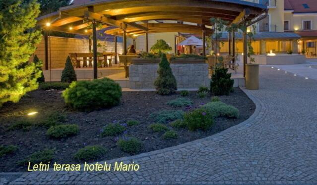 Hotel Mario Lednice Extérieur photo