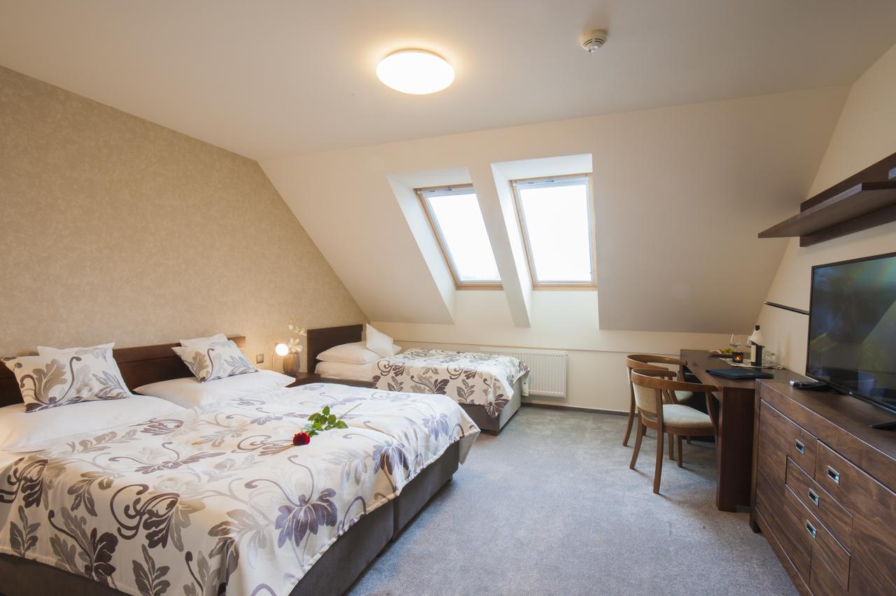 Hotel Mario Lednice Extérieur photo