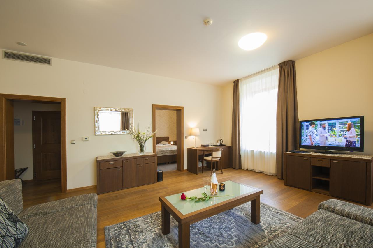 Hotel Mario Lednice Extérieur photo