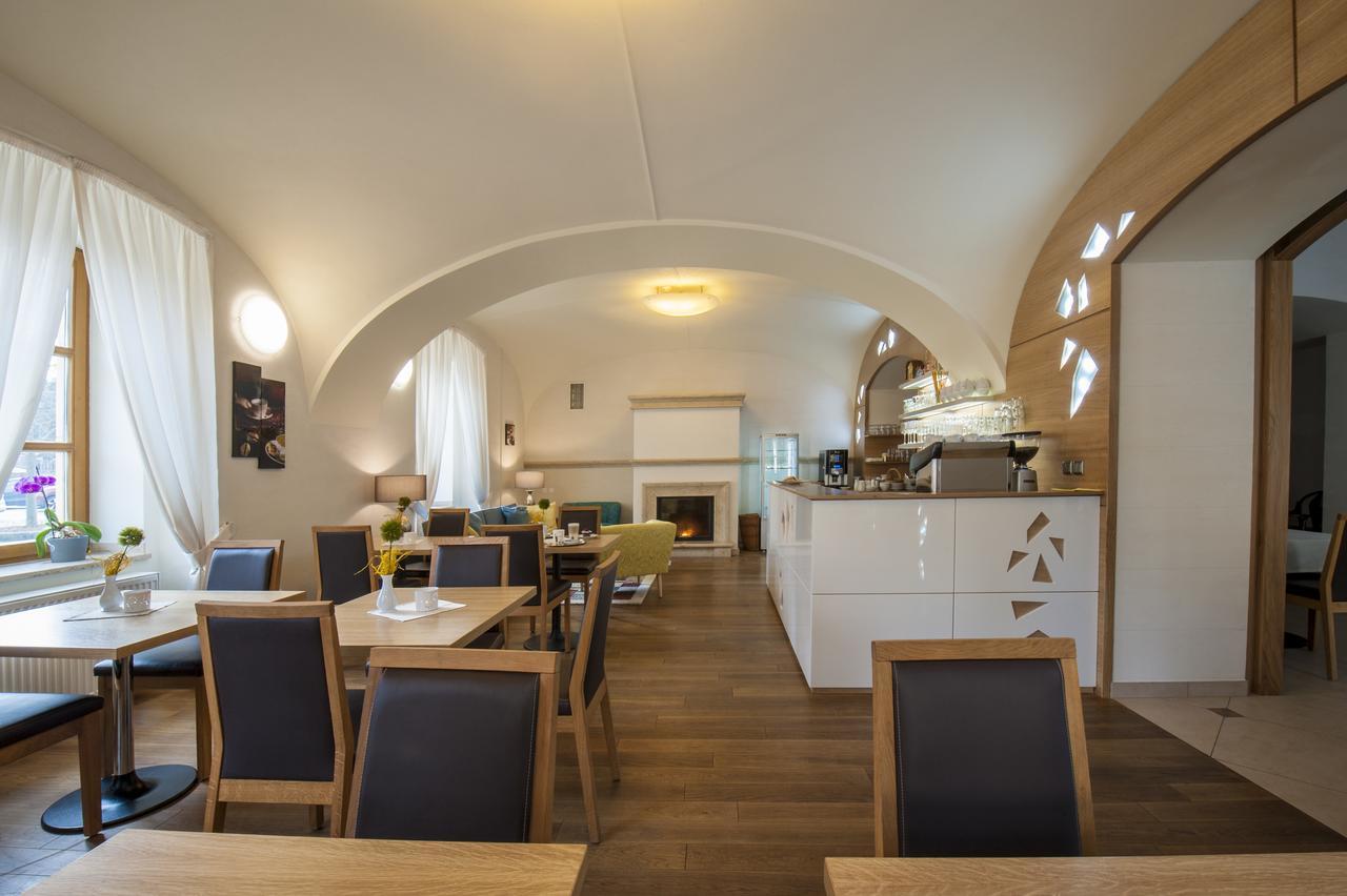 Hotel Mario Lednice Extérieur photo