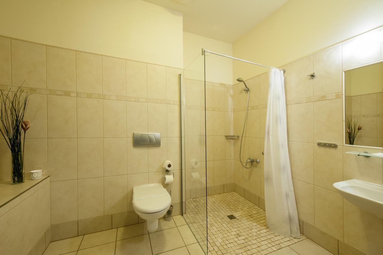Hotel Mario Lednice Extérieur photo