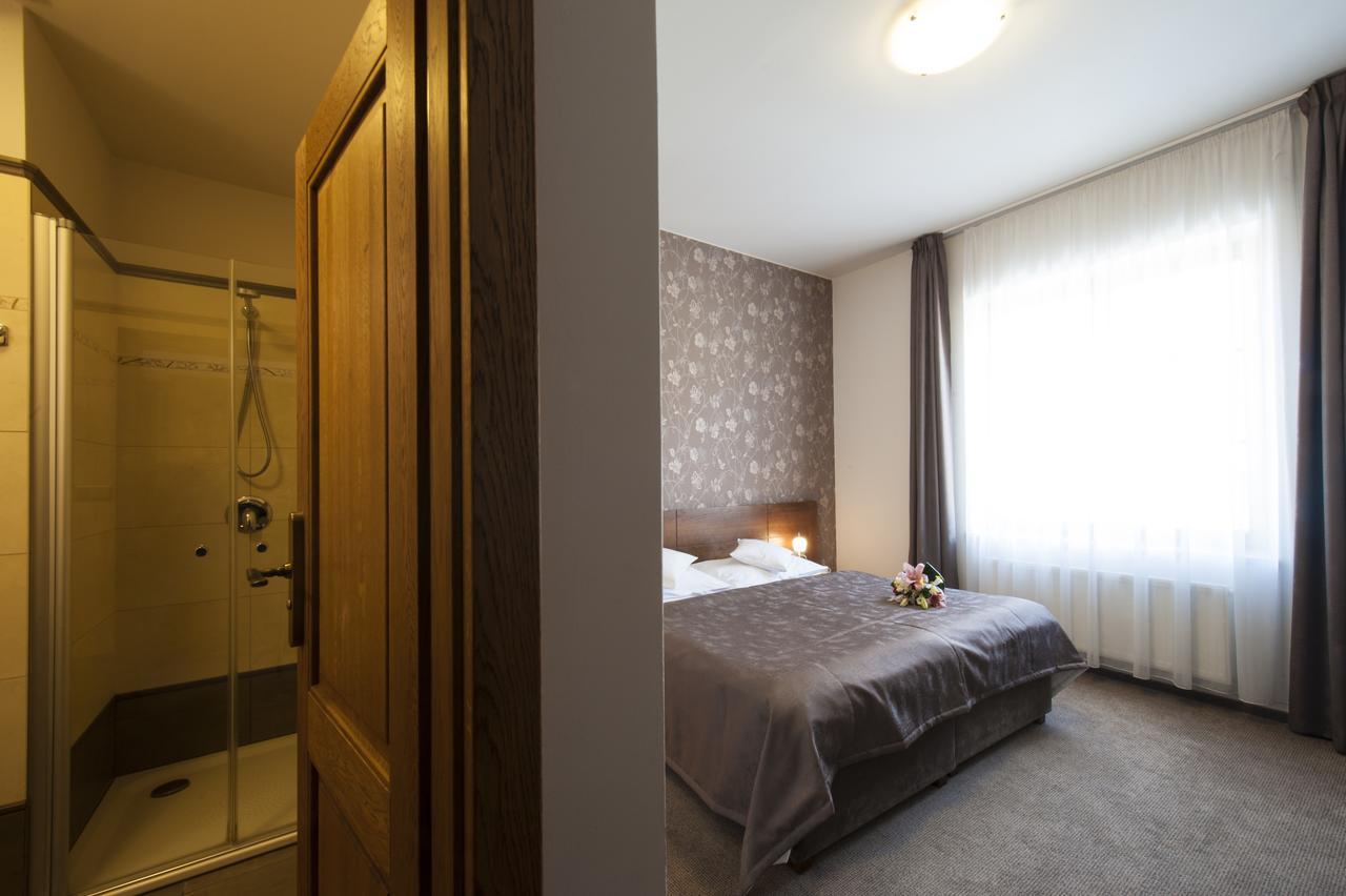 Hotel Mario Lednice Extérieur photo