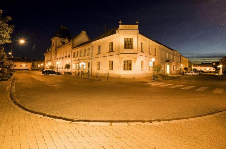 Hotel Mario Lednice Extérieur photo